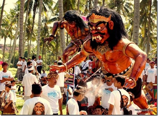 Ogoh Ogoh - Nyepi 2010 - pengrupukan - tabanan - bali - 3 Ogoh Ogoh - Nyepi 2010 - pengrupukan - tabanan - bali - 3